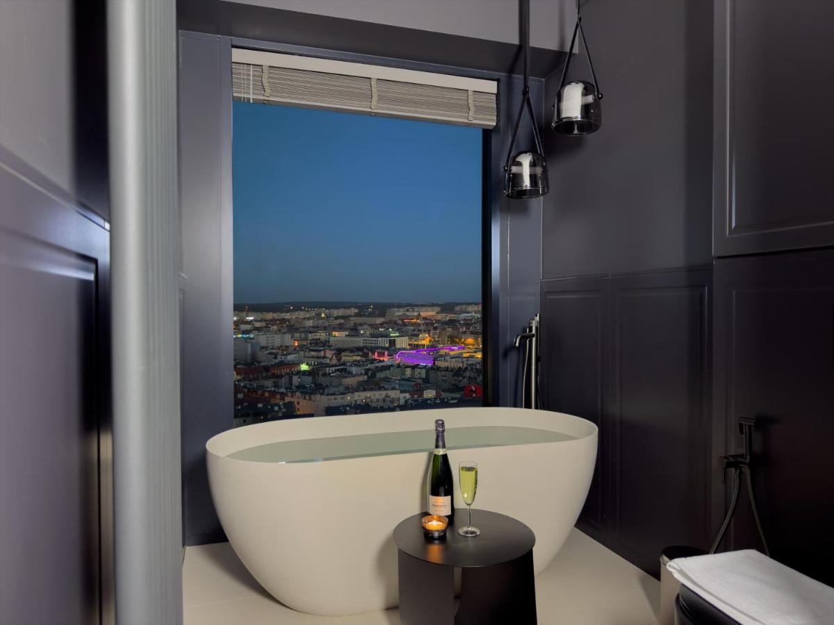 URBAN APARTMENTS Global Skyline 22nd Floor No 15 - Air Condition - Free Garage - LUXURY - B&B Katowice