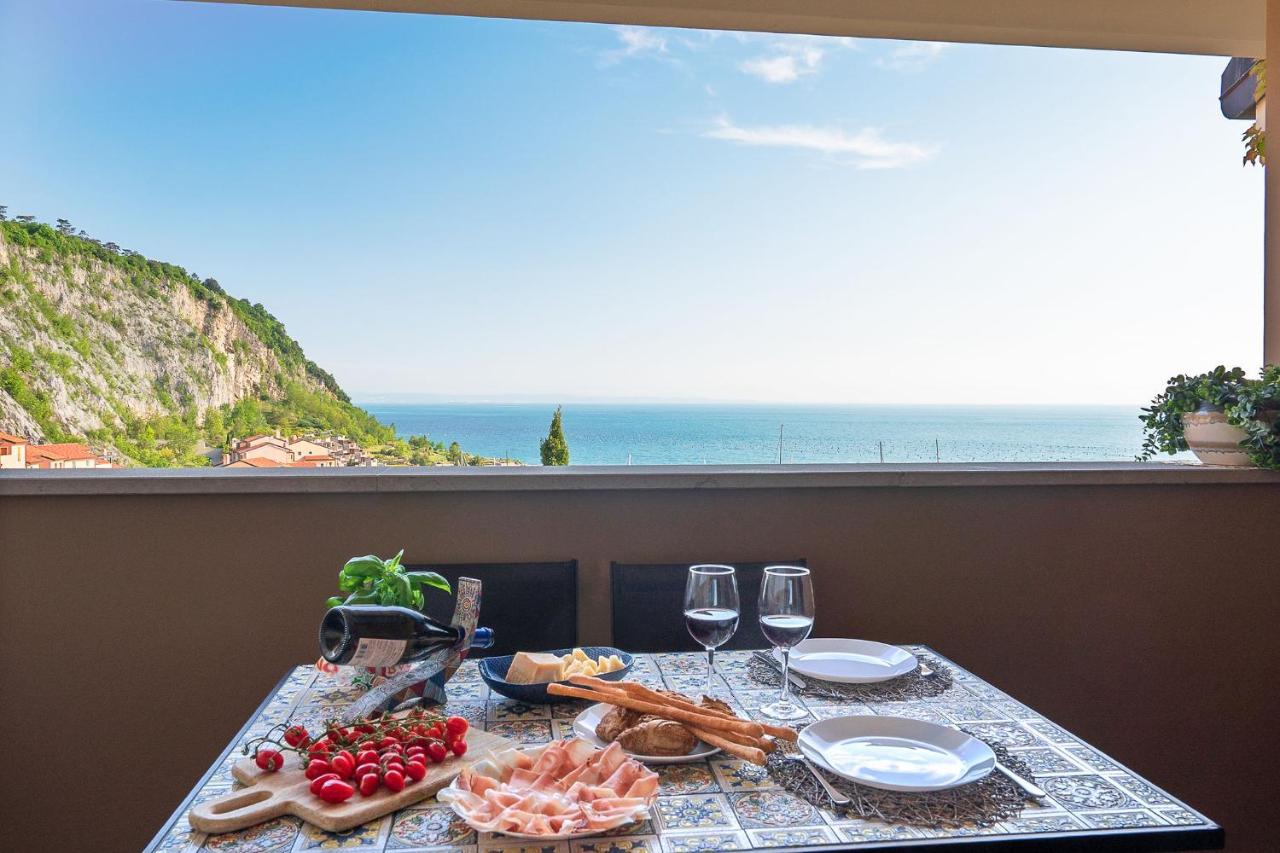 Studio Apartment with Harbour View