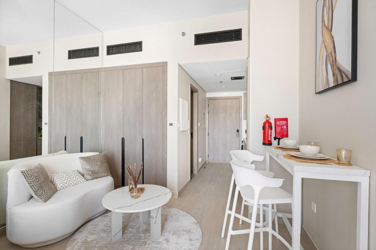Modern Studio in residence with pool gym and paddl - B&B Dubái