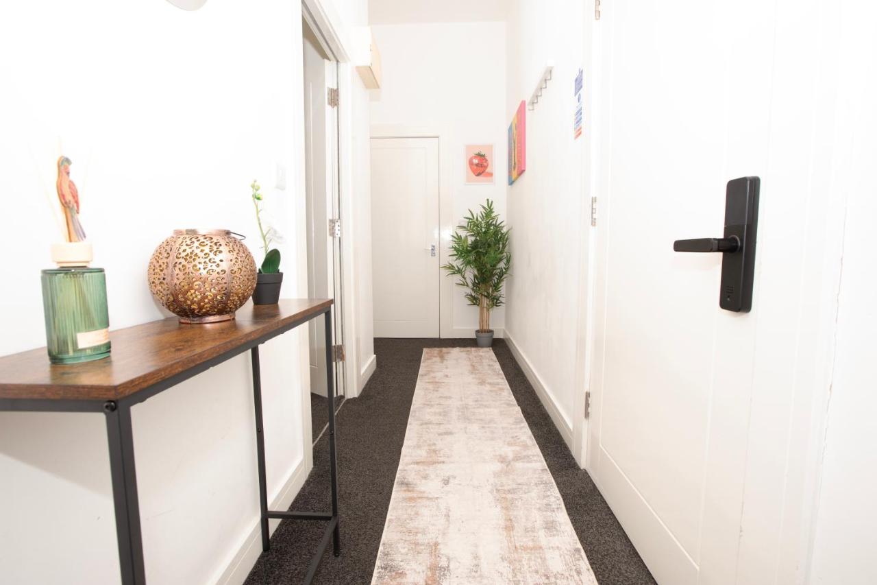 Modern 2BR Apartment Free Parking City Access - B&B Manchester