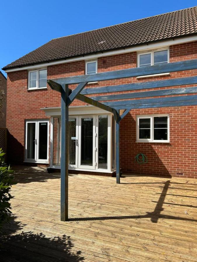 Coronel House Modern 4-Bed Swindon Home, Long Stays Welcome - B&B Swindon