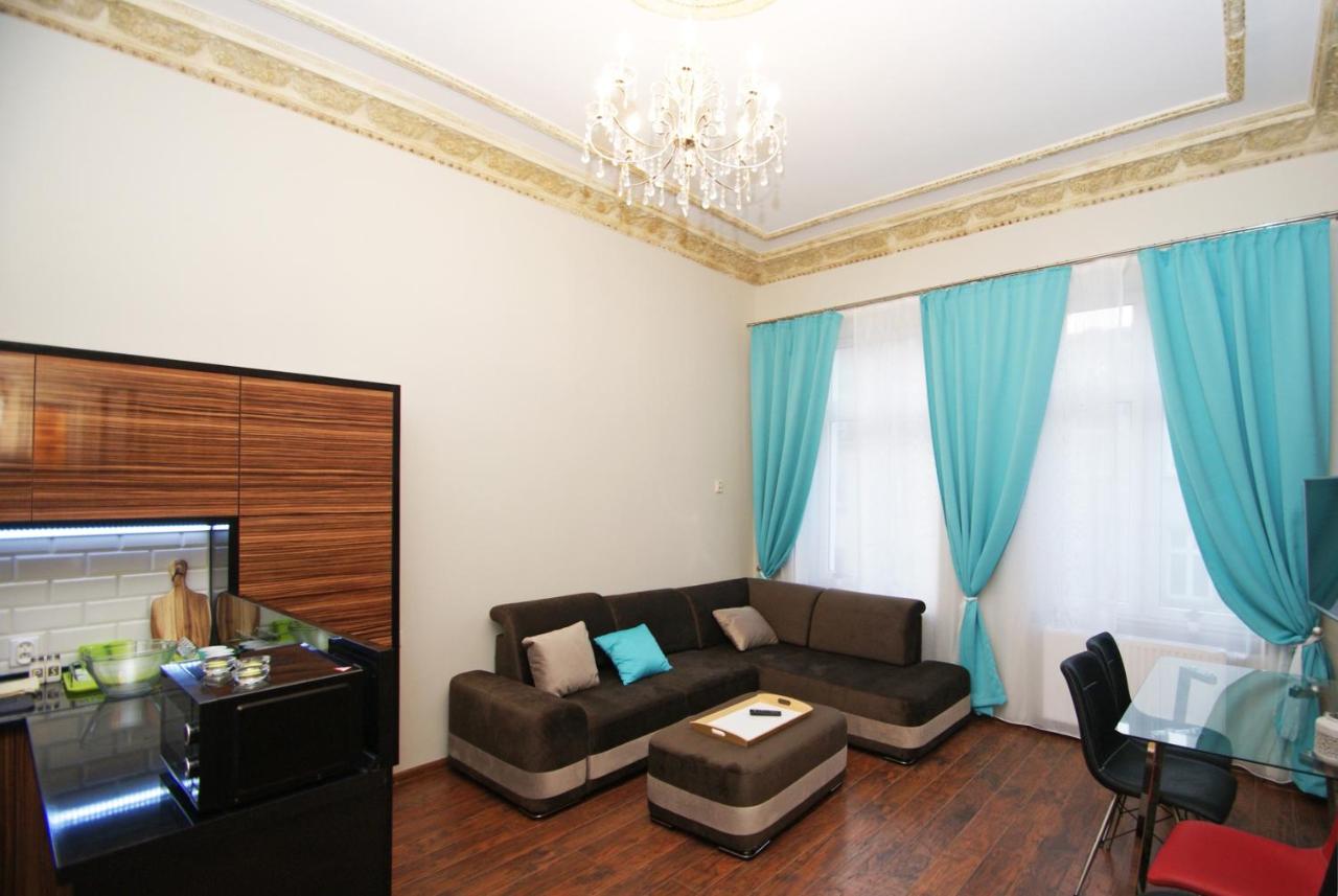 Deluxe Studio