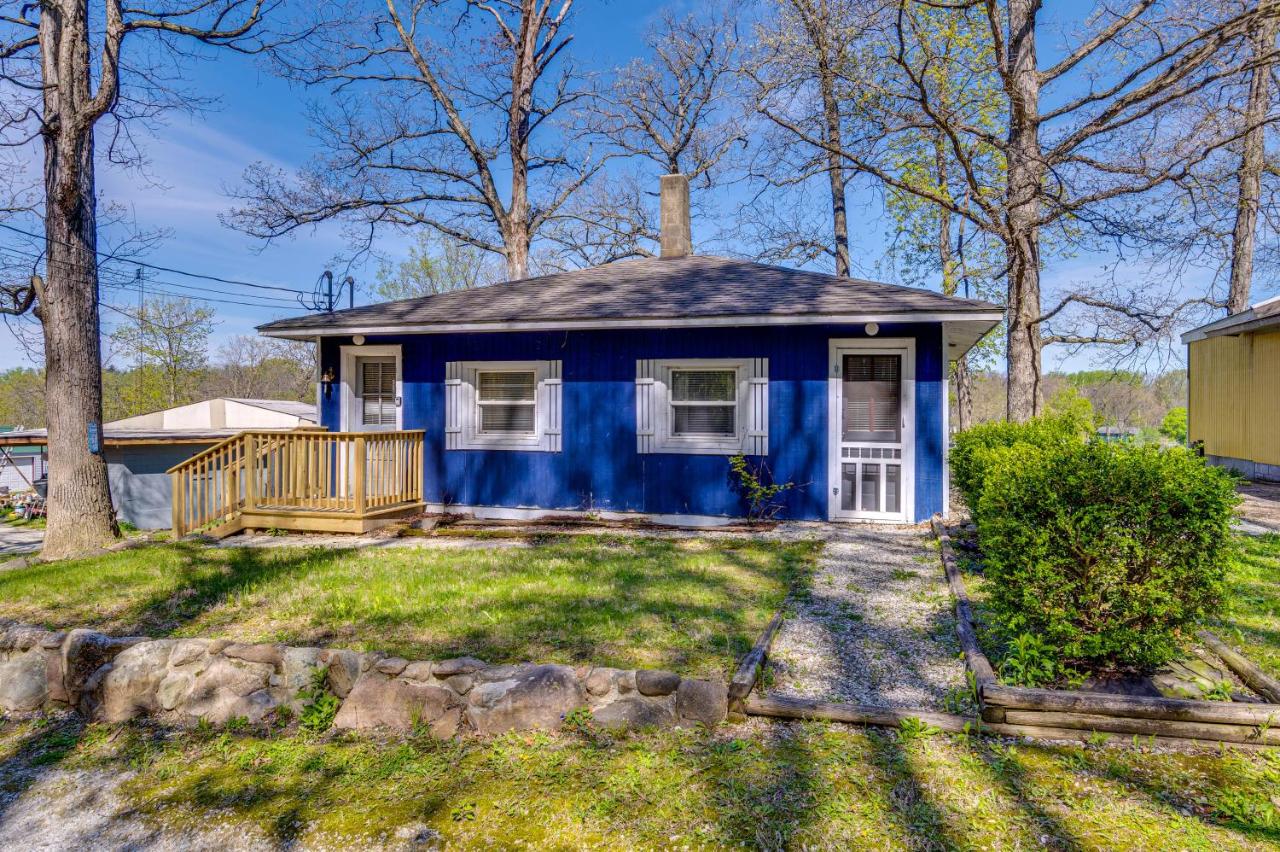 Large Deck, Water Views! Home Near Lake Freeman - Ferienwohnung Monticello