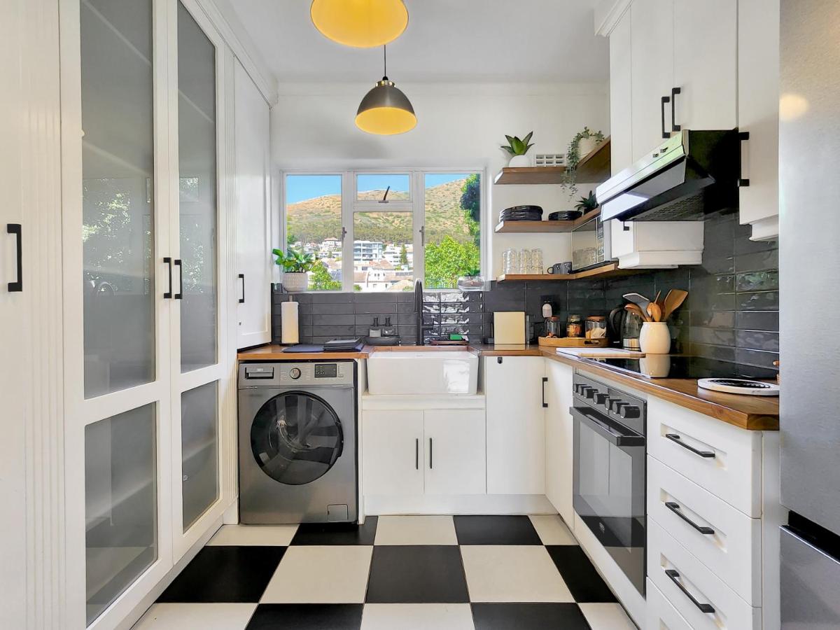 A Happy Sunny Home, 3Bed 3Bath, in Green Point Cape Town - B&B Cape Town