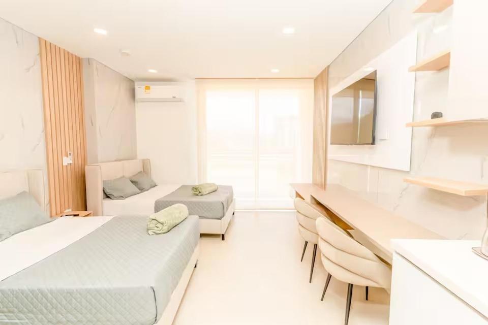 Exclusiva suite moderna con balcón cerca al mar - B&B Santa Marta
