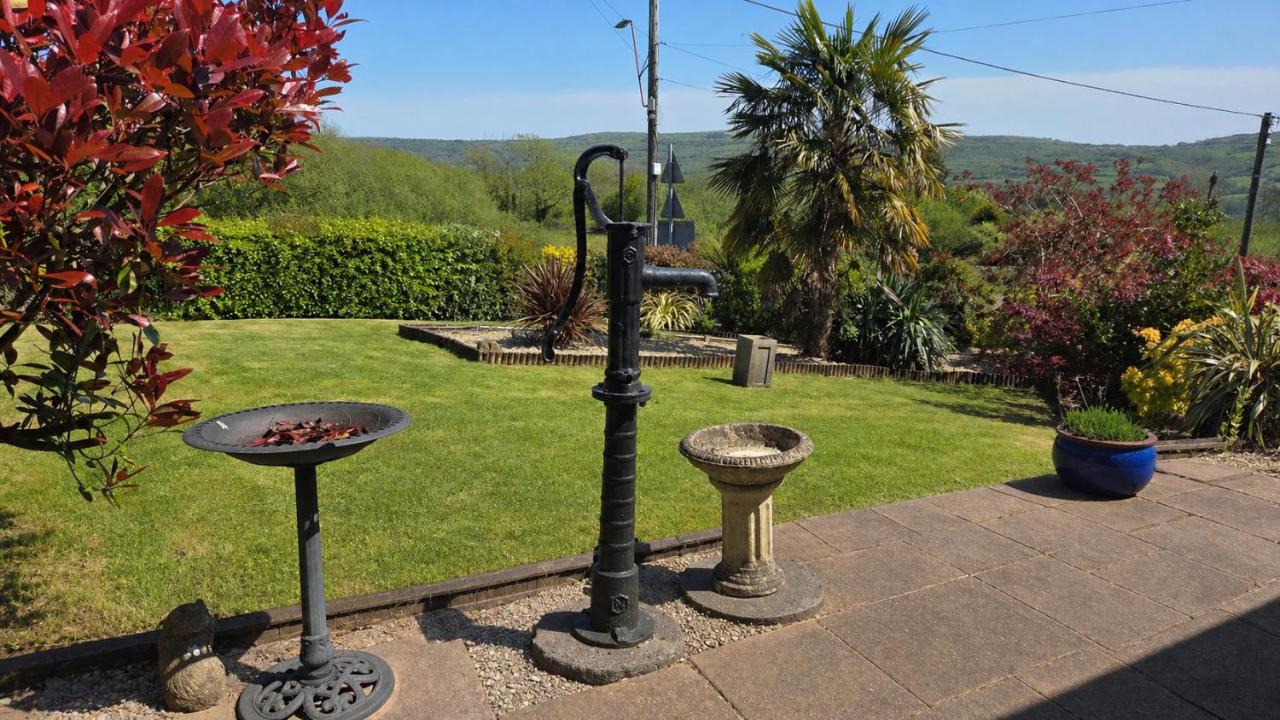 Arfryn - Spacious 4-Bedroom Bungalow Near Carmarthen & Pembrey Coast - Chambres d'hôtes Pontyates