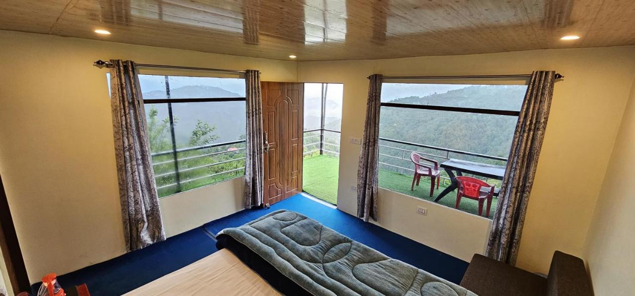 The Kanatal Greenhood - B&B Kāndli