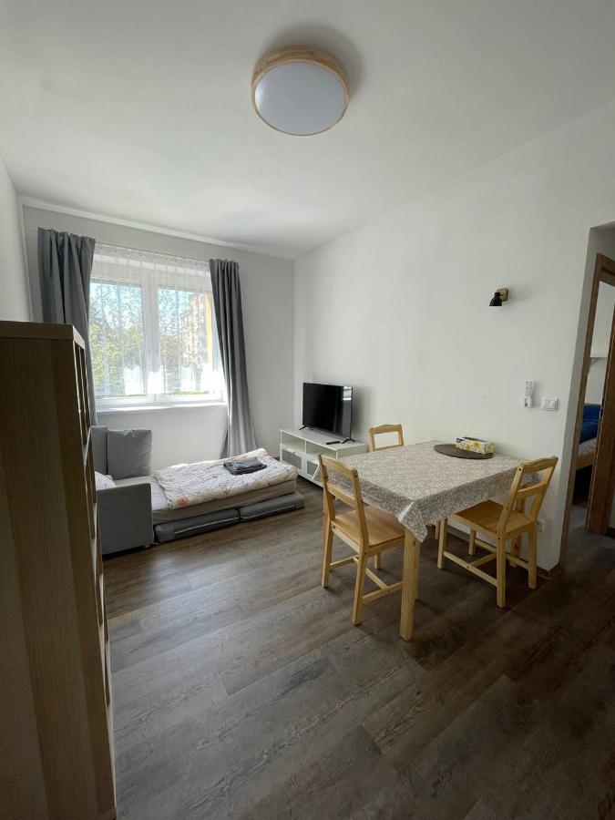 Přízemní moderní byt 2kk s výhledem do zahrady - Chambres d'hôtes Hradec Králové