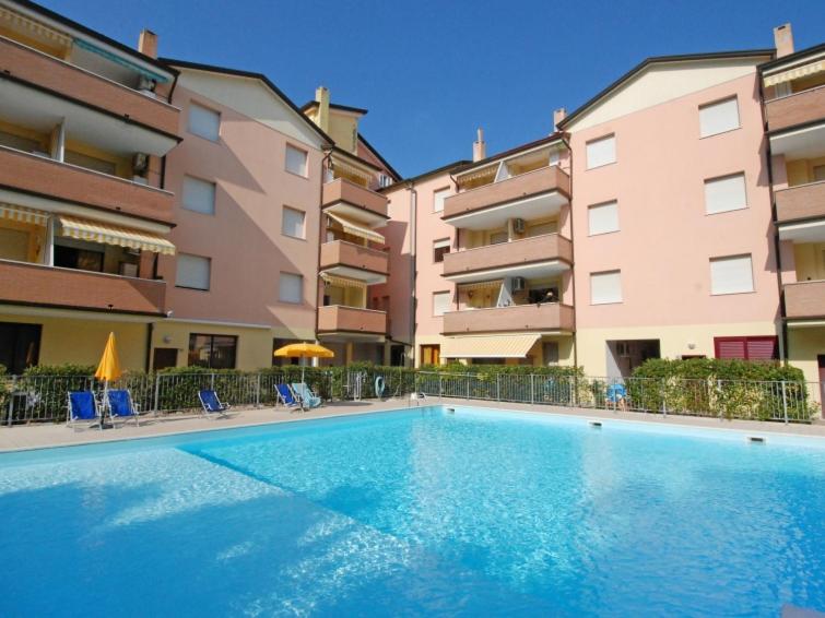 Residence Acquamarina con piscina e terrazzo abitabile - B&B Rosolina Mare
