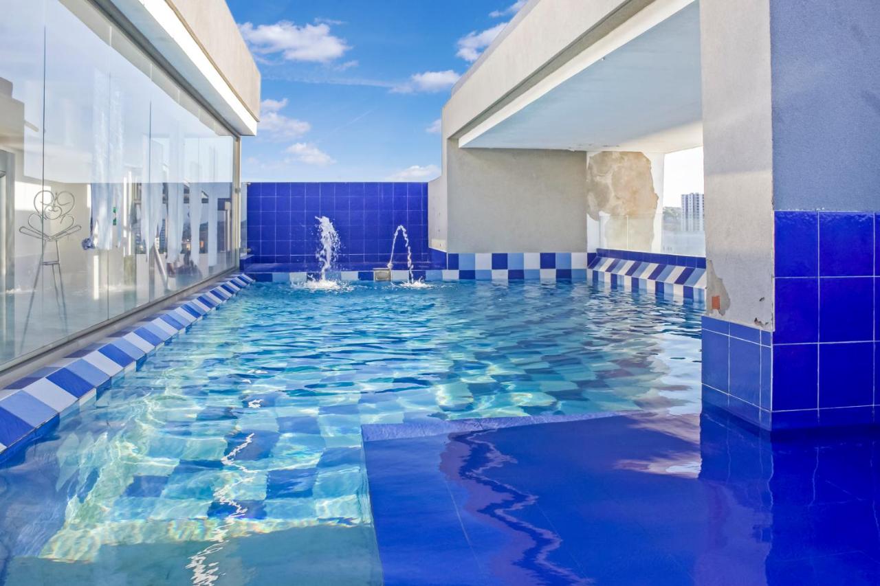 Luxury 4BR 3BA Penthouse - 5 Min to Airport & Beach - Chambres d'hôtes Carthagène