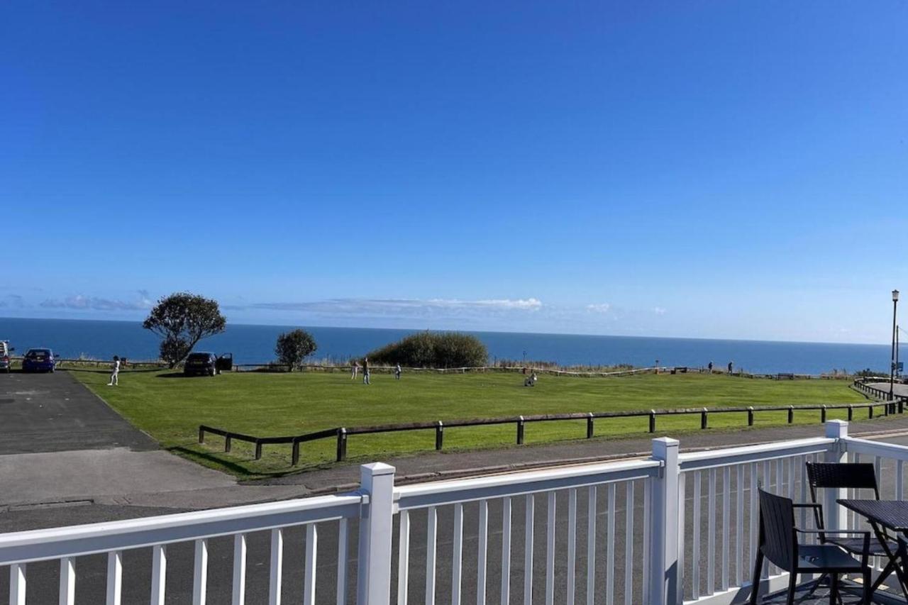 3 Bedroom Sleeps 8 - Free Parking - Balcony - B&B Filey