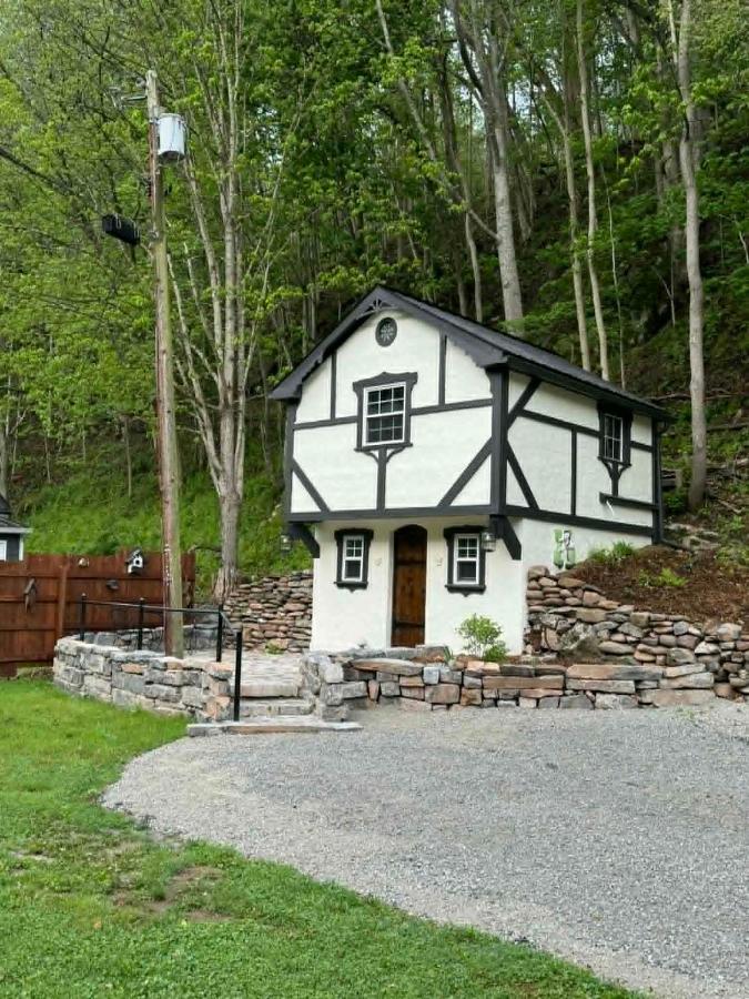 The Renovated Smokehouse at Seneca Rocks - B&B Seneca Rocks