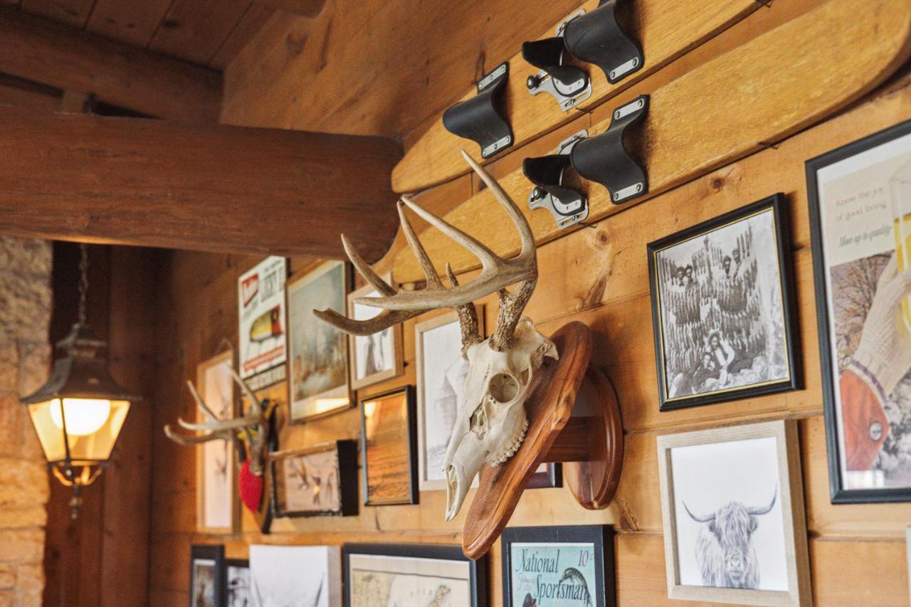 Lakefront Log Cabin - Kayaks & Outdoor Fireplace - Bed and Breakfast Little Suamico