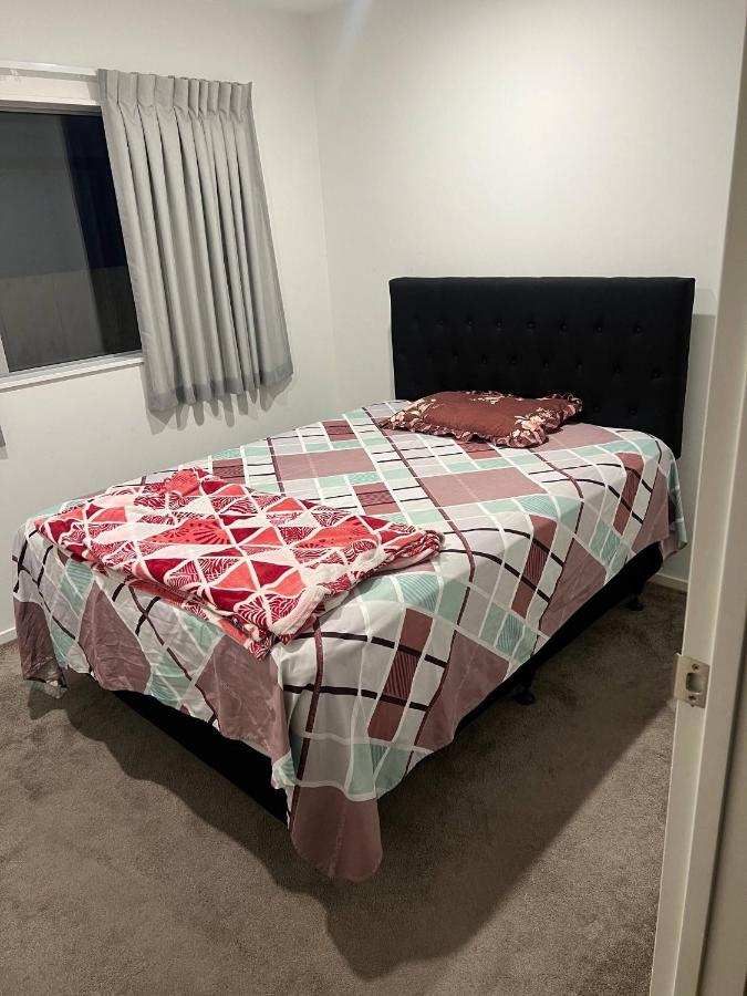1 Spacious bedroom available - B&B Auckland