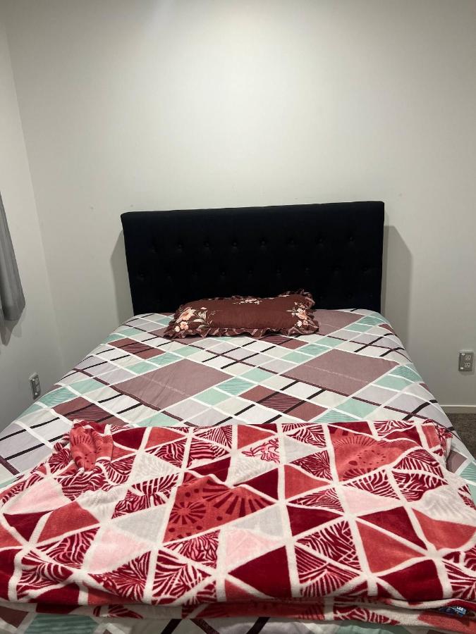 1 Spacious bedroom available - B&B Auckland