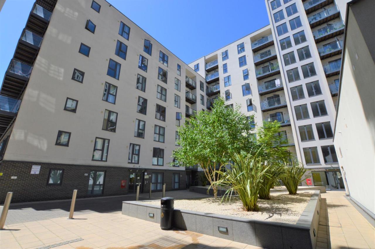 VIPAbodes Modern 1 Bedroom Apartment in Woking - B&B Woking