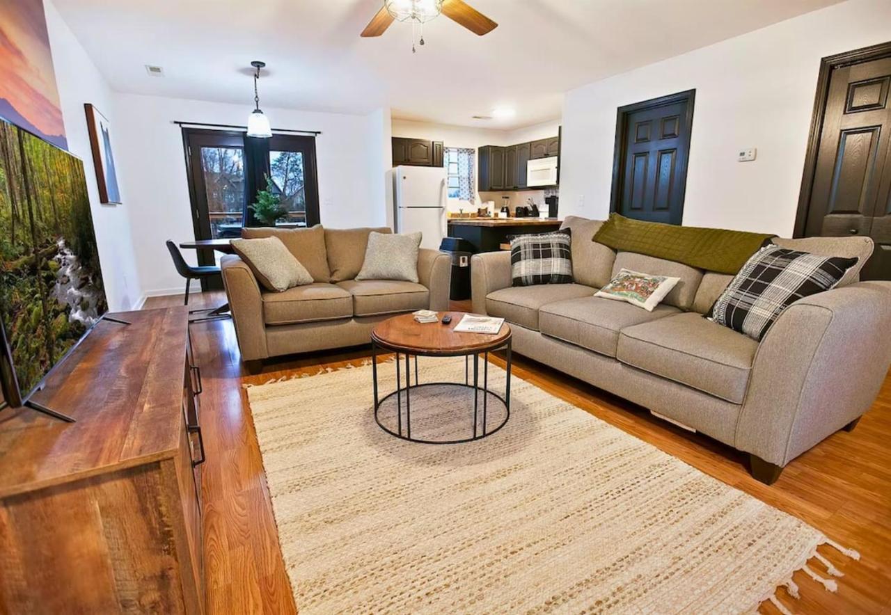 Cute Condo Hot Tub Minutes to Pigeon Forge! - B&B Pigeon Forge