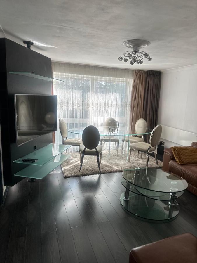 Charming Flat in North London - B&B Edmonton