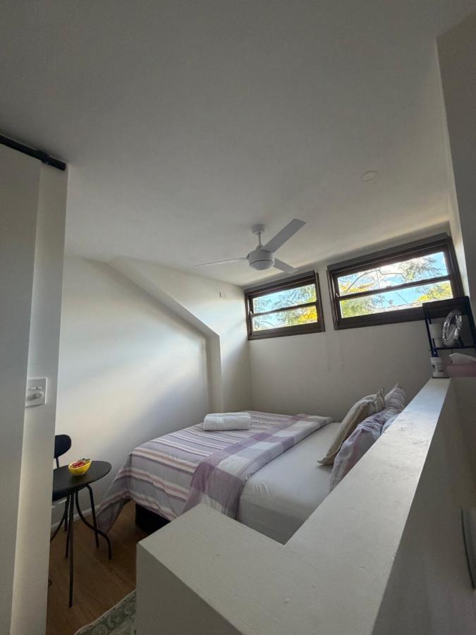 Stylish Tiny Home in Chippendale, Walk to CBD - Bed and Breakfast Sydney