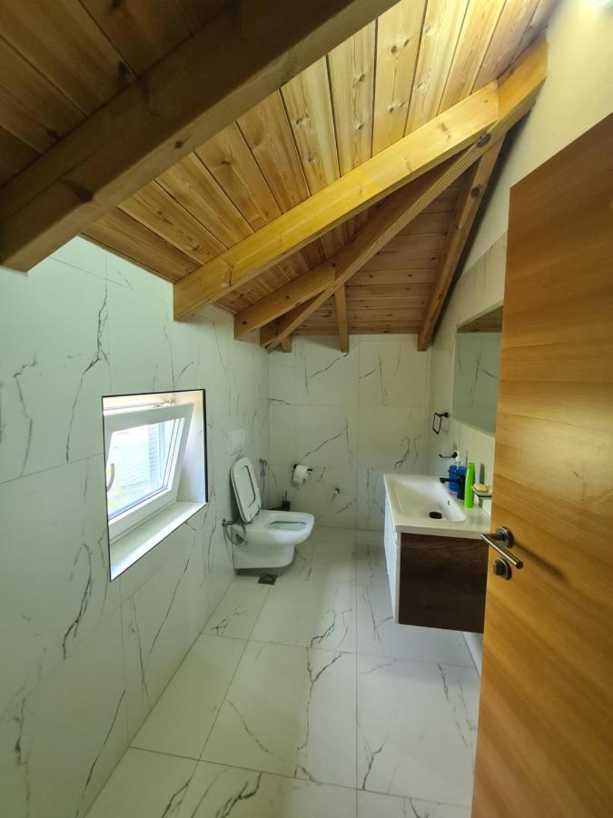 Guest House Korabi - B&B Ceren
