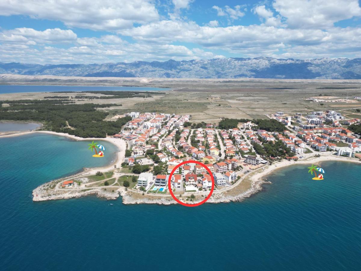 Luxury Beachfront Apartment-Villa Bregeš, Povljana - B&B Povljana