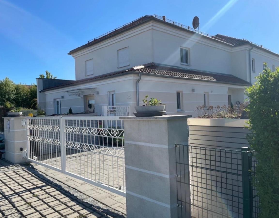 Residence Blanc Suites - Private Ferienresidenz mit Pool & Garten - B&B Rain