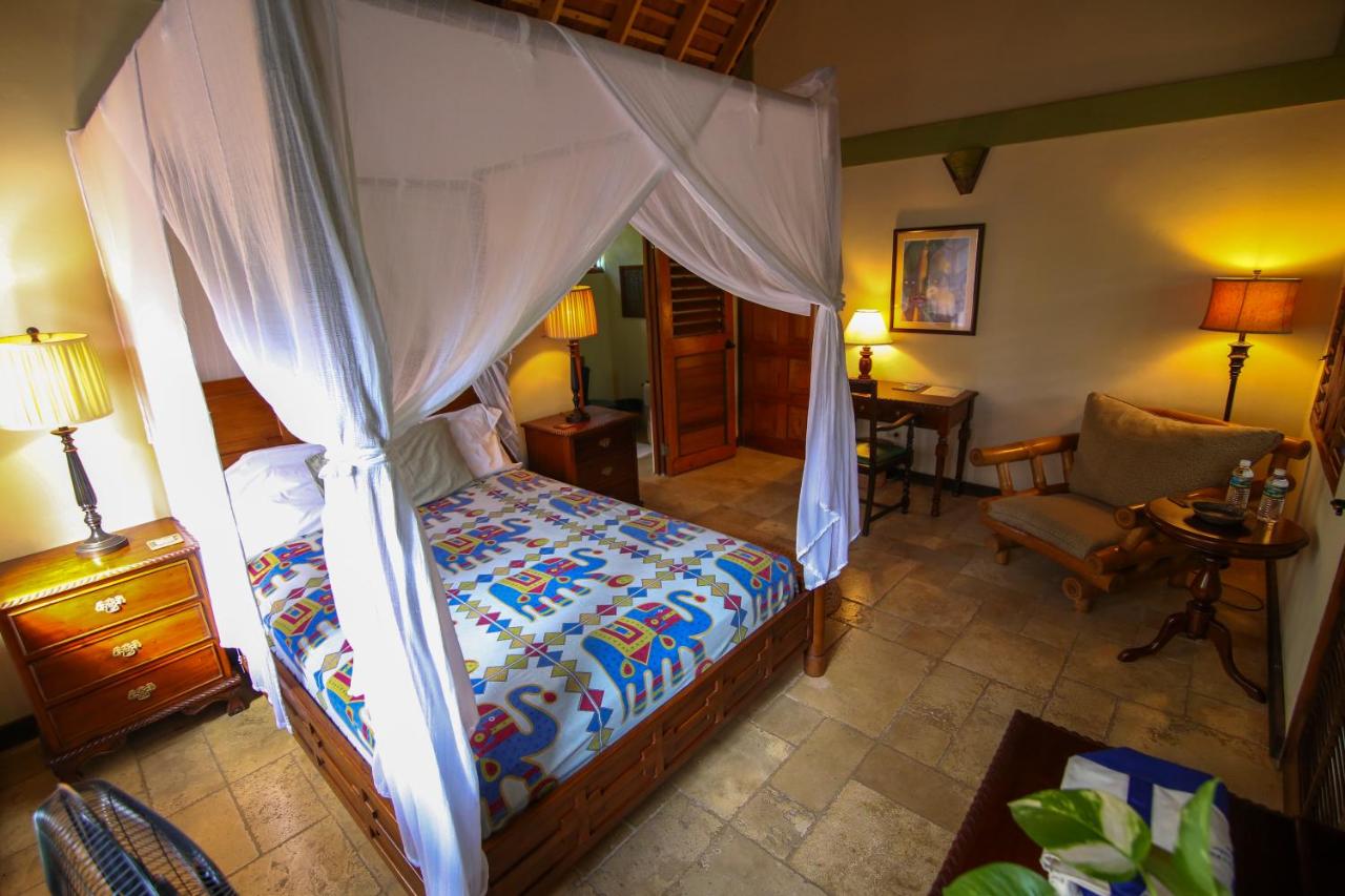 Queen Room with Garden View