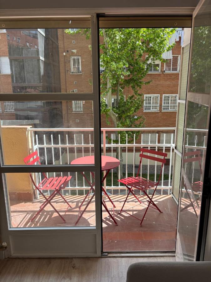 Bright 3BR Apartment with Terrace in Madrid Rio - Chambres d'hôtes Madrid