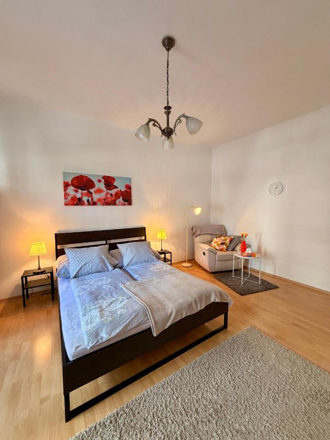 Budget Apartment in Prague's Best Local Area - B&B Praga