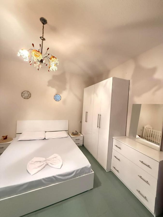 Ronaldo's Apartment - Ferienwohnung Pogradec