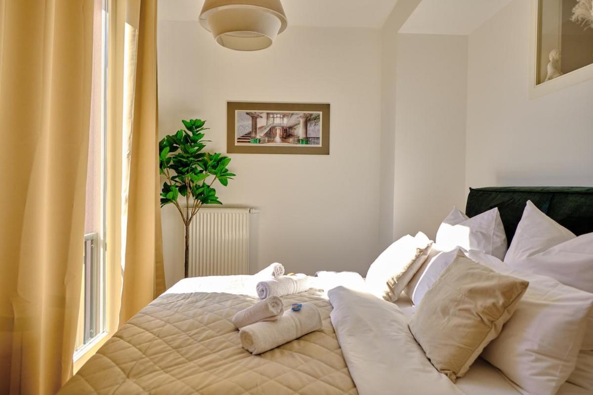 Stilvolle Altbauwohnung nahe Düsseldorf mit Balkon & Parkplatz - B&B Neuss