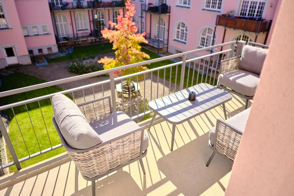 Stilvolle Altbauwohnung nahe Düsseldorf mit Balkon & Parkplatz - B&B Neuss