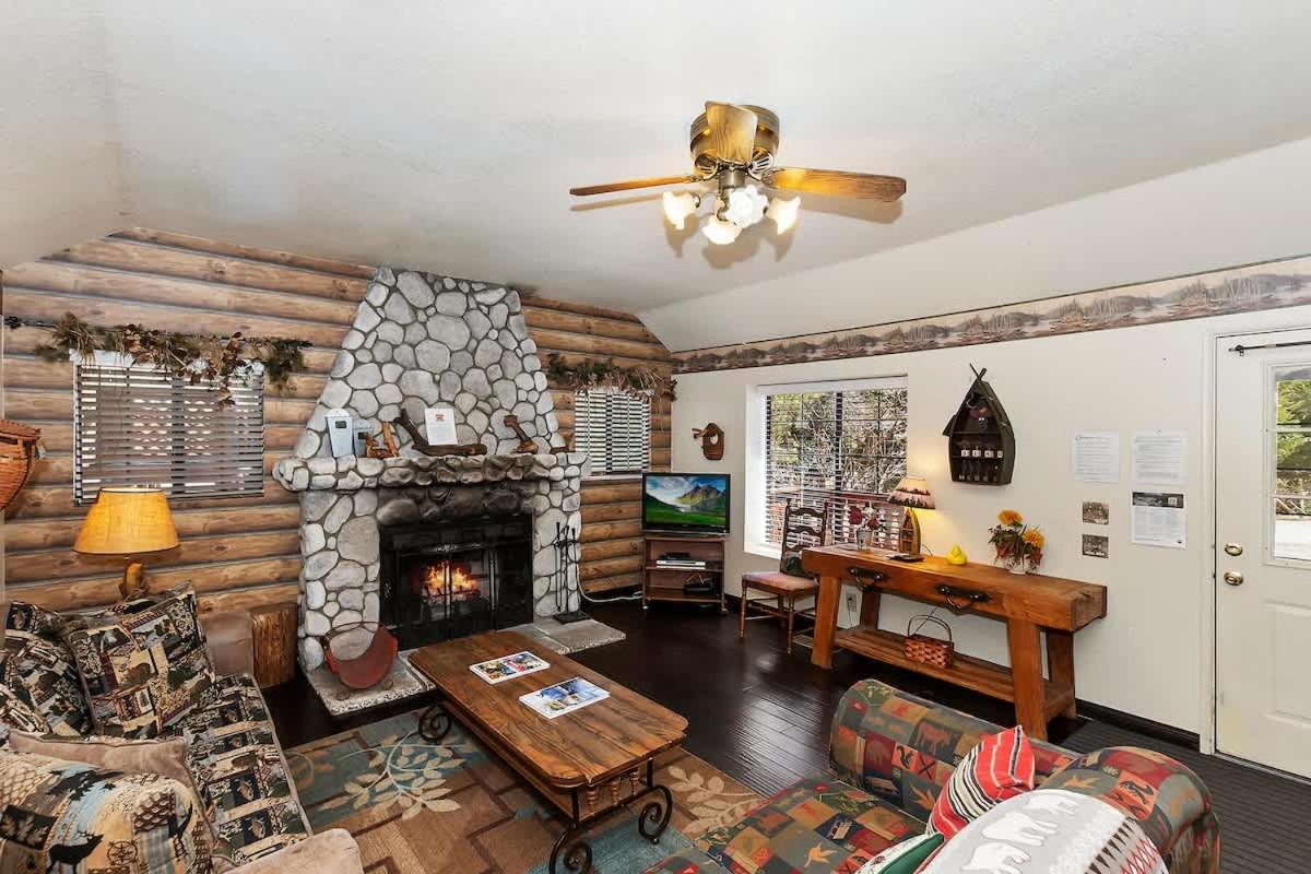 Sunrise Pines Cabin Near the Village - Ferienwohnung Big Bear Lake