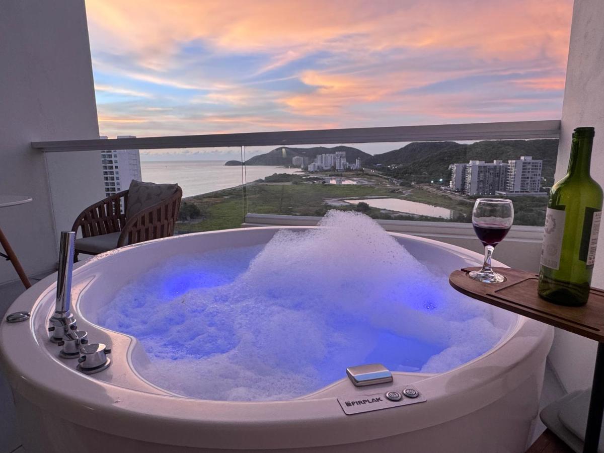 Suite con Jacuzzi y Espectacular Vista Piso 16 - Chambres d'hôtes Santa Marta