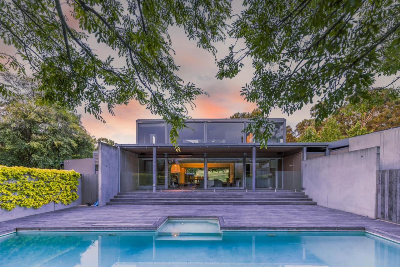 Thule Country Estate - Private Architect-Designed Farm Estate, 6 Bedrooms, Sleeps 12 - Chambres d'hôtes Mount Macedon