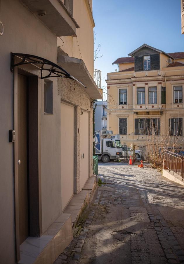 Central bright loft with balcony near old town - B&B Salonicco