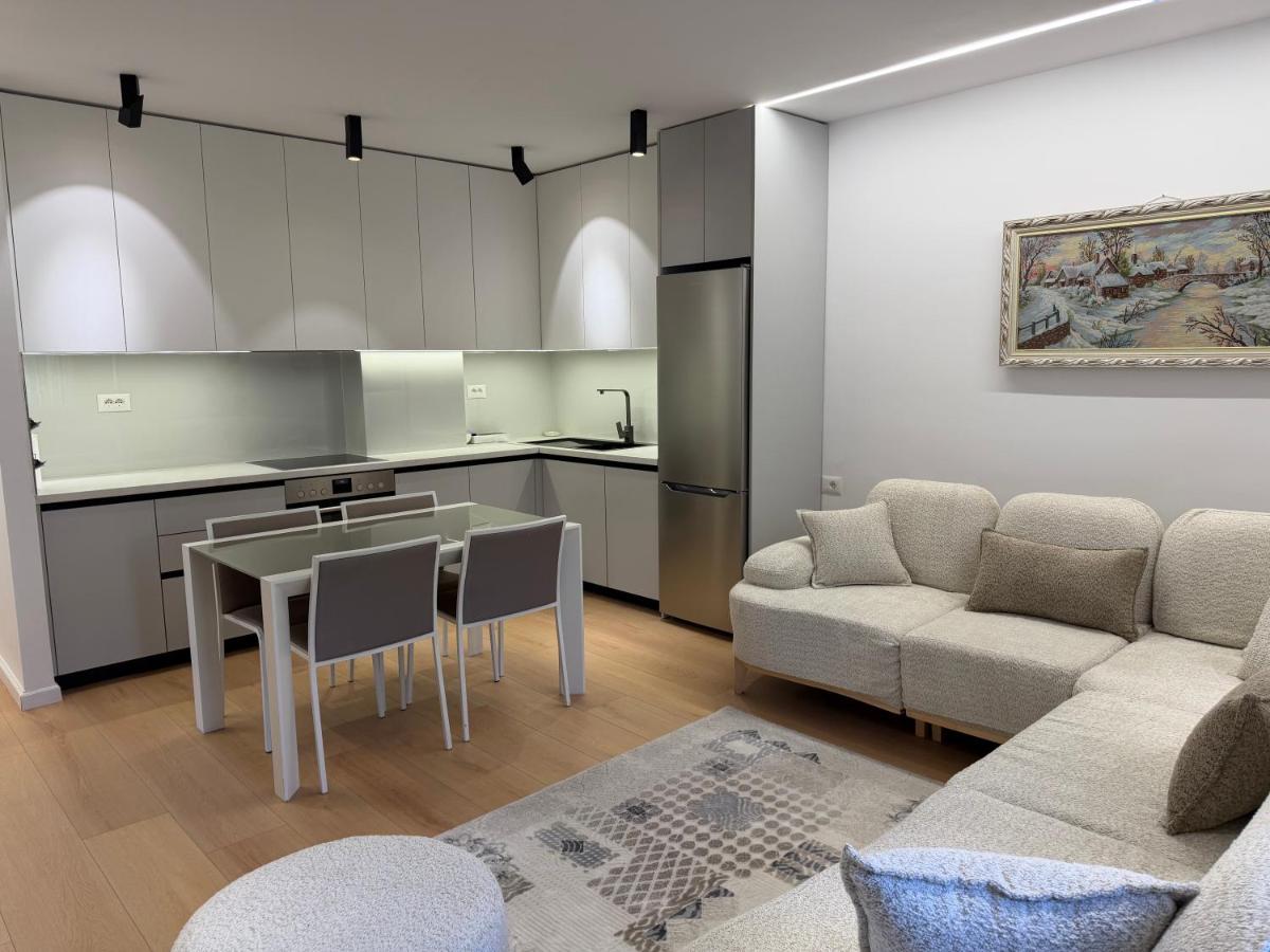 NEWBORN Apartment Tirana - Bed and Breakfast Tirana