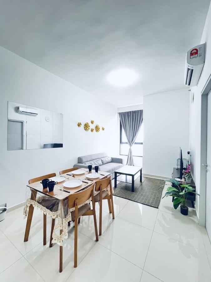 Blossom Homes at iCity Wi-Fi Smart TV 1 Car Park - B&B Shah Alam