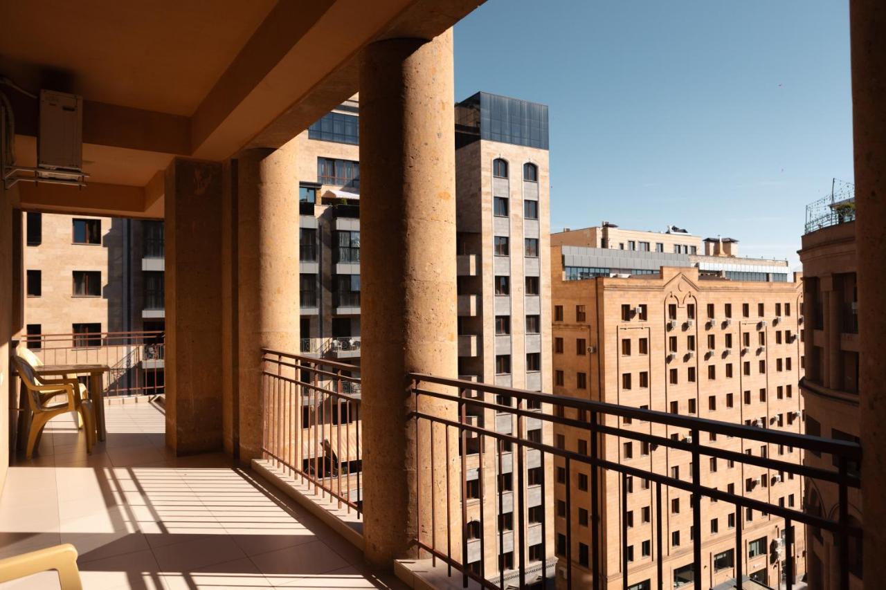 Bright 2 Bedroom Apartment Mayrig Building, with nice Balcony View, near Republic Square - B&B Jerevan