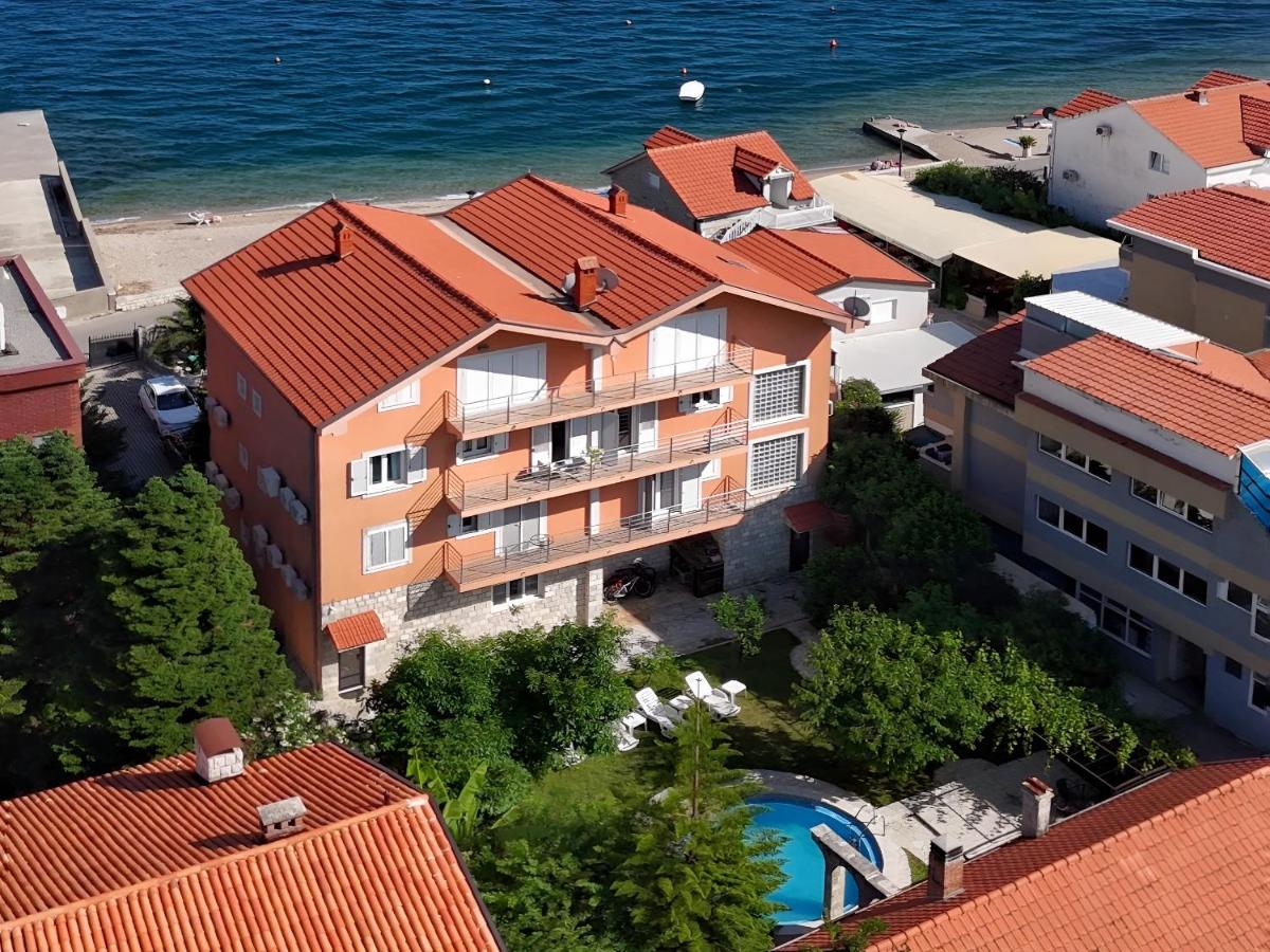 Apartment Orange Blossom First Line & Pool 2 - B&B Bijela