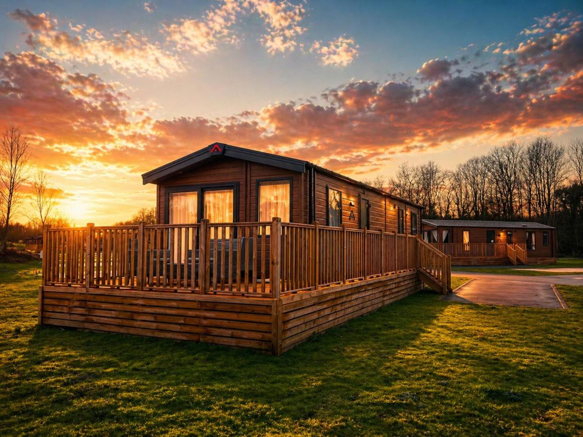 Swimming Pool, Dog Friendly, Sleeps 6, Brand New Lodge - The Sahara - Chambres d'hôtes Carnforth