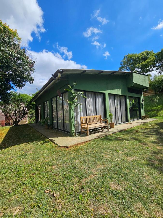 Casa com piscina natural e lago em São Roque - B&B São Roque