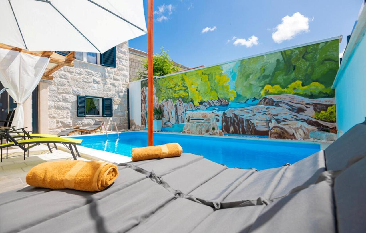 Villa Ivana heatead and saltwater Pool - B&B Donji Vinjani