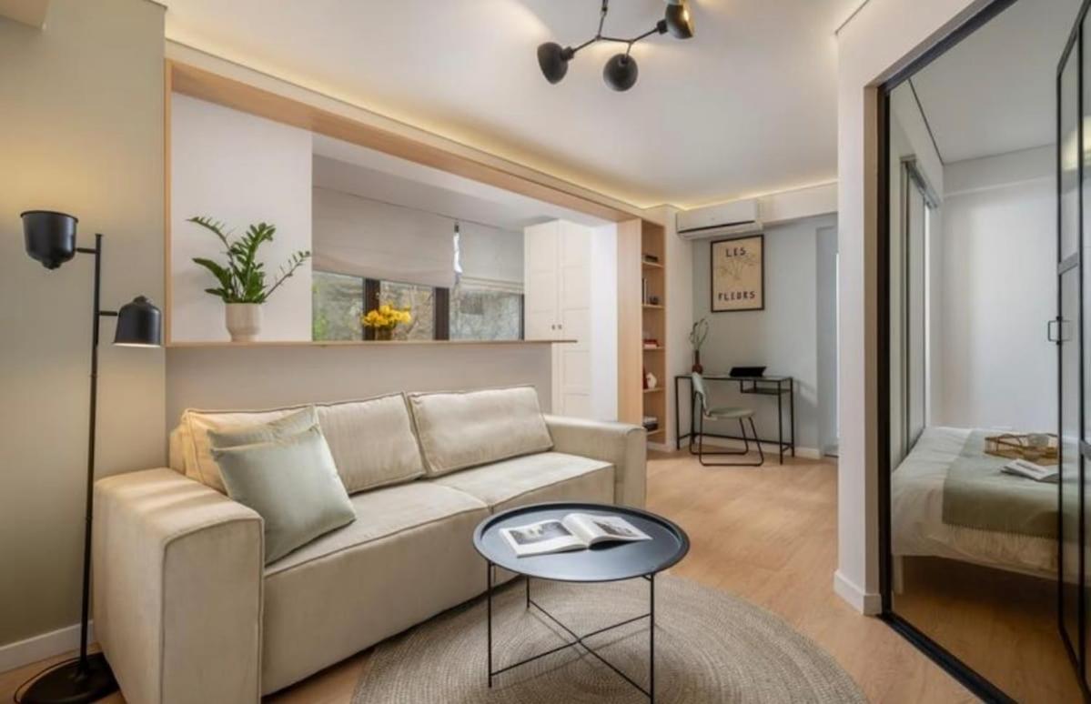 Artsy Ultra-Central Stay - Walk Everywhere - Chambres d'hôtes Bucarest
