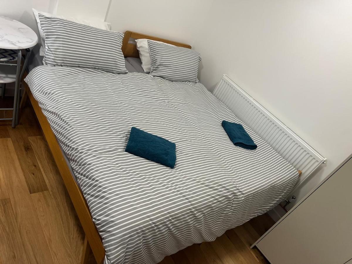 Modern Studio Flat in Maidstone Newly Build - Ferienwohnung Maidstone