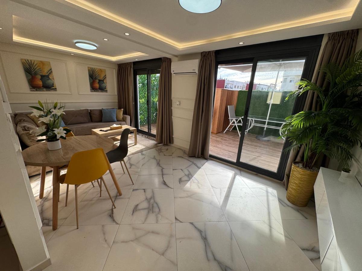 Appartamento con 2 Camere da Letto, Balcone e Terrazza