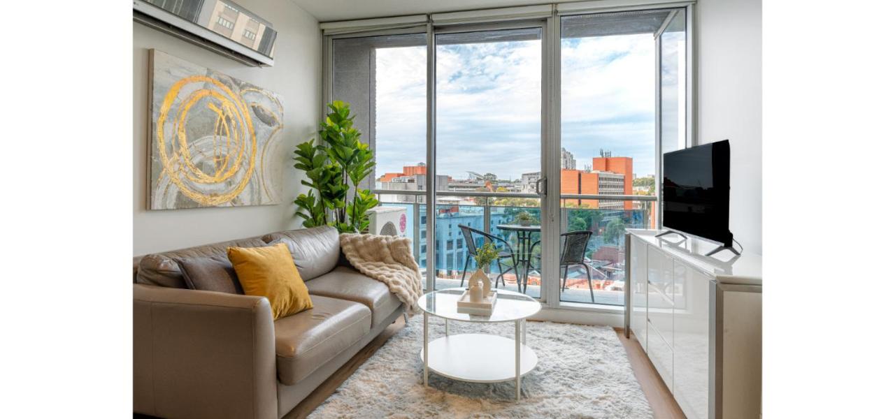 Elegant 2-Bedroom CBD Apartment with Pool, Gym and City Views - Ferienwohnung Melbourne