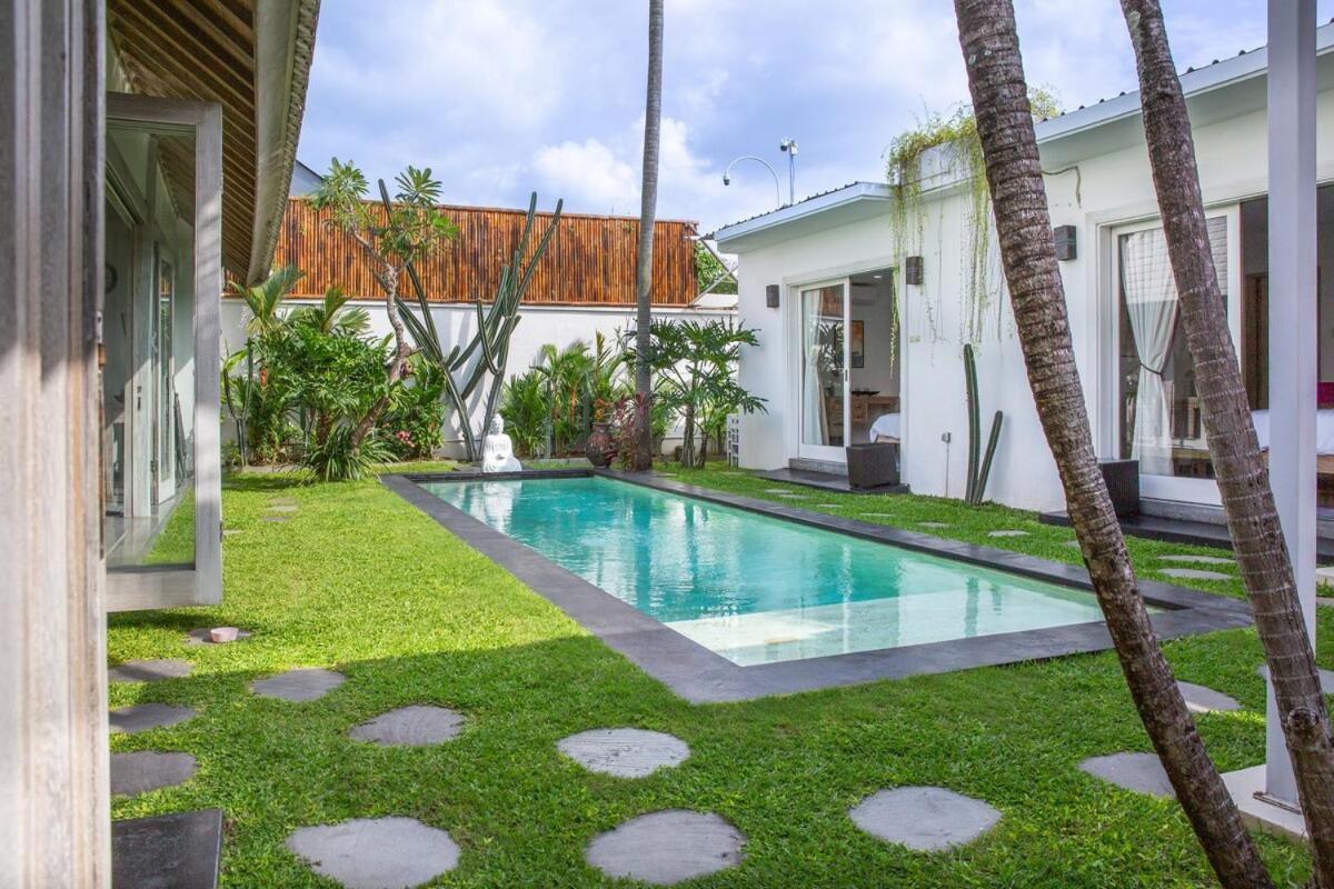 Villa Jalak One - 5 Bedrooms - B&B Seminyak