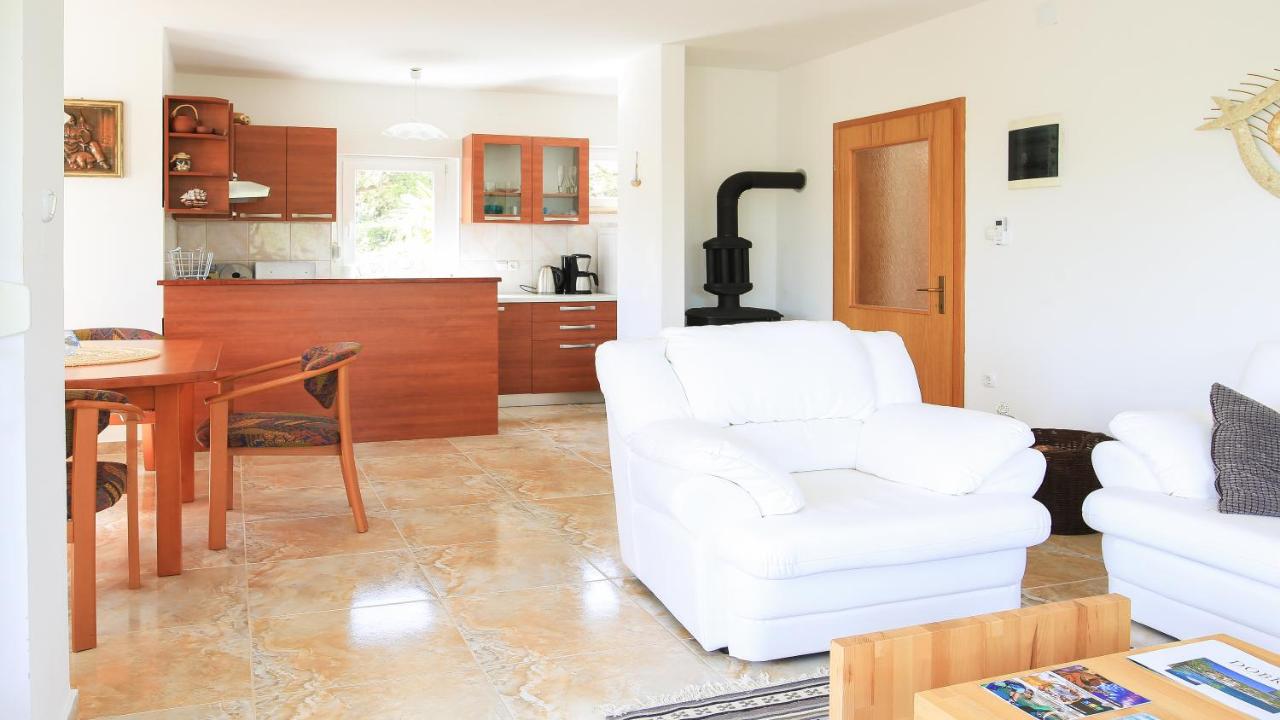 Apartment with two bedrooms and pool - Bed and Breakfast Polje