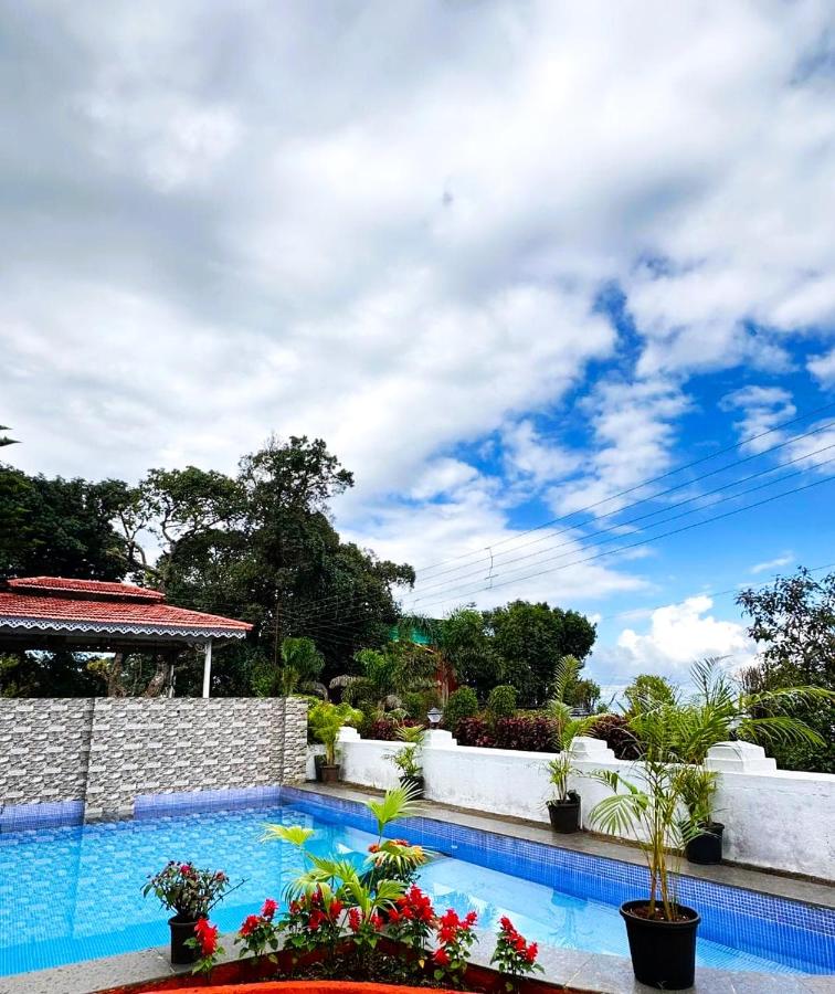 Dwarkadhish By Natures Sweet Homes 4BHK Pool Stay - Ferienwohnung Mahabaleshwar